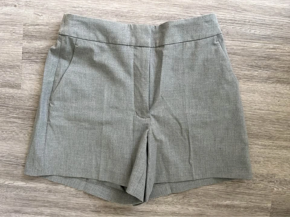 Aritzia The Limitless Short - Size 6 (Ressential Light) - photo 3