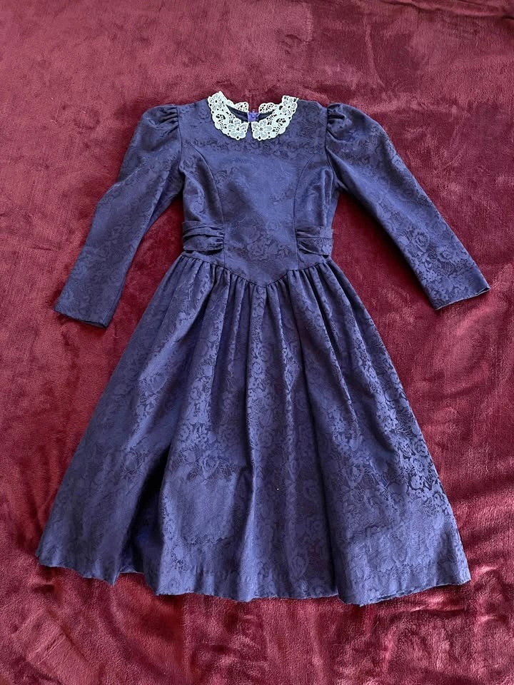 Lace-Collar Violet Dress, size S