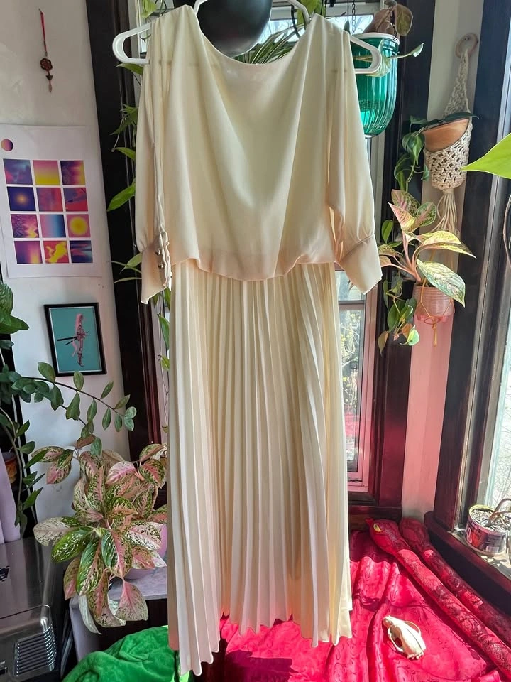 Cream White Dress, S/M