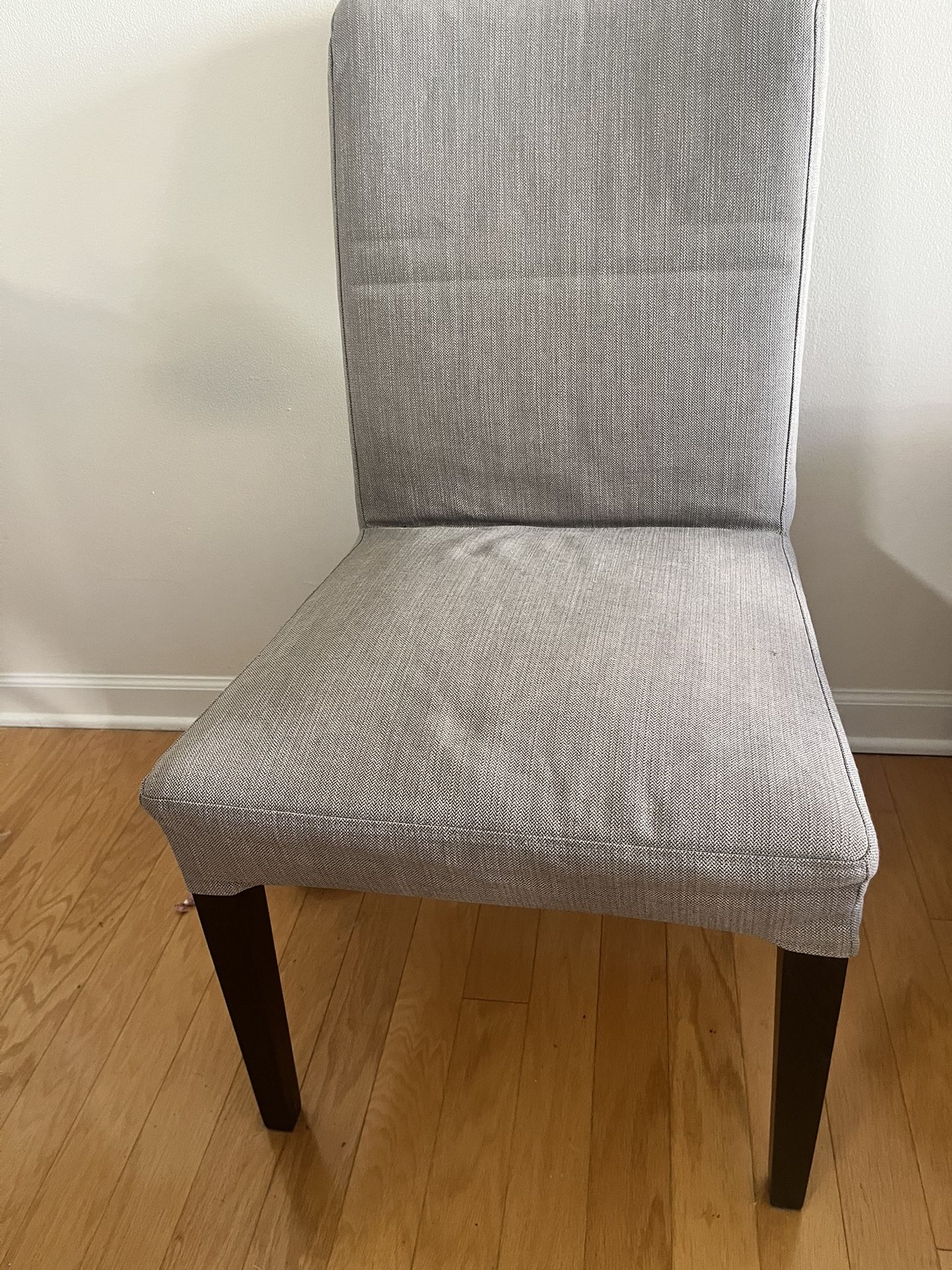 4 Grey chairs