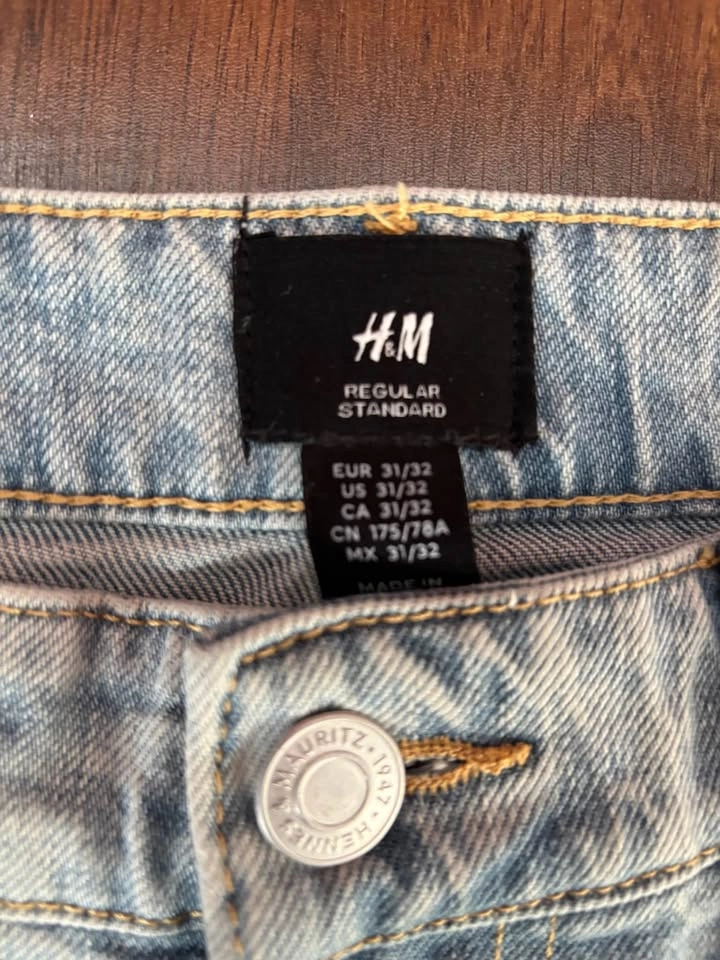 H&M Jeans – Light Wash (31x32) – LIKE NEW - photo 2