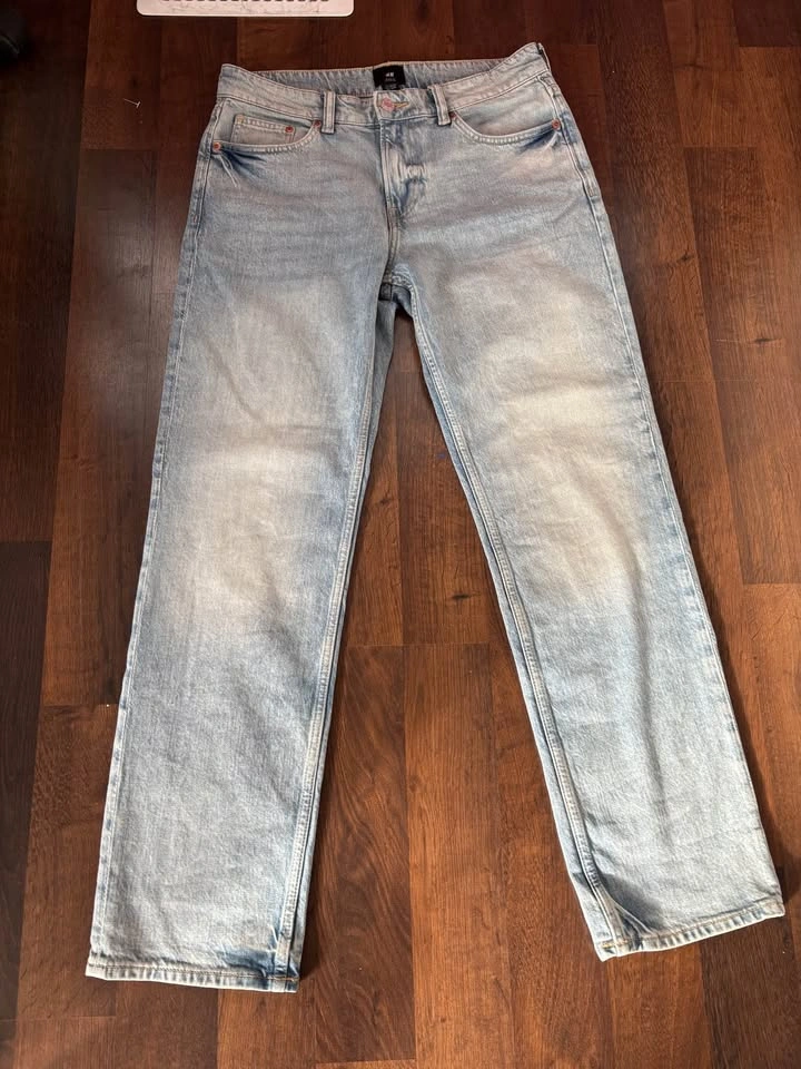 H&M Jeans – Light Wash (31x32) – LIKE NEW - photo 3