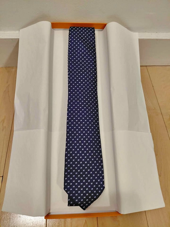 HERMES SILK TIE