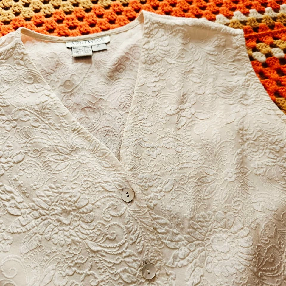 Vintage 100% Silk Floral Jacquard Ann Taylor Vest Sleeveless Top - photo 3