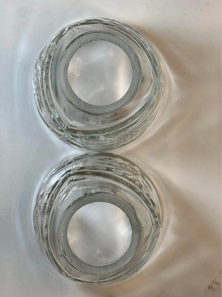 Pair of Vintage Pressed Glass Sunburst Lamp Shades - photo 3