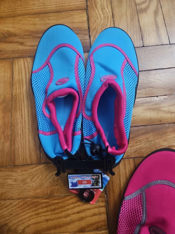 Ladies Aqua Shoes – Size 10 and 9 - photo 4