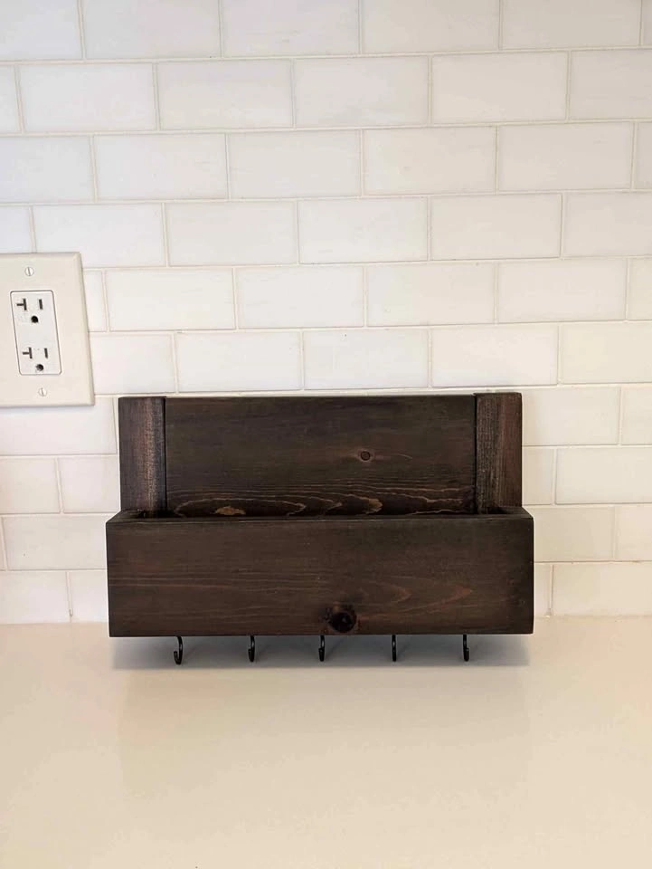 Rustic Oak/Cedar Key & Mail Holder - Wall Mounted