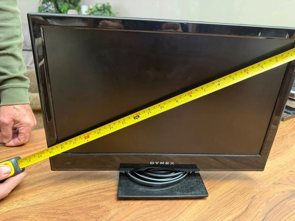 17-18” Dynex TV / Monitor - photo 2