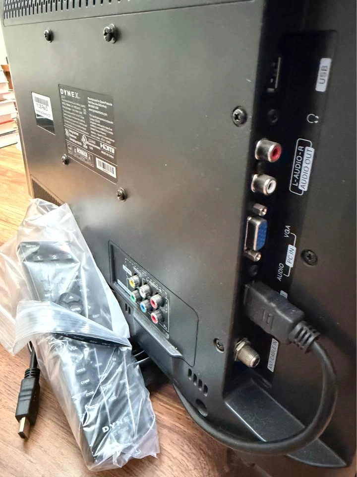 17-18” Dynex TV / Monitor - photo 5