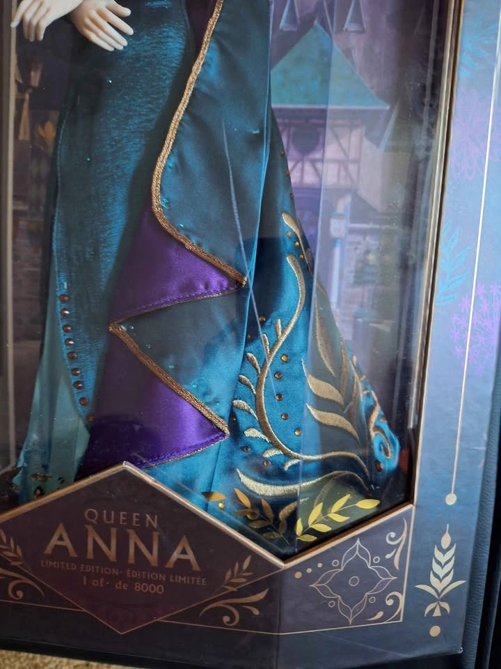 Disney Queen Anna Limited Edition Doll - photo 3
