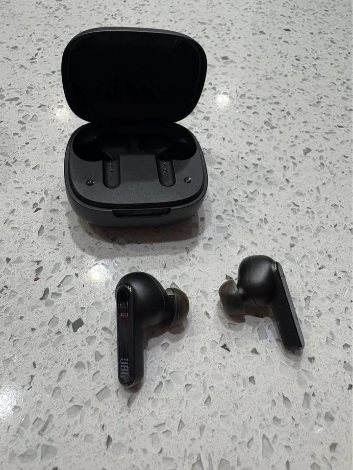 JBL Live Pro 2 True Wireless Noise Cancelling Earbuds. image indicator(3)