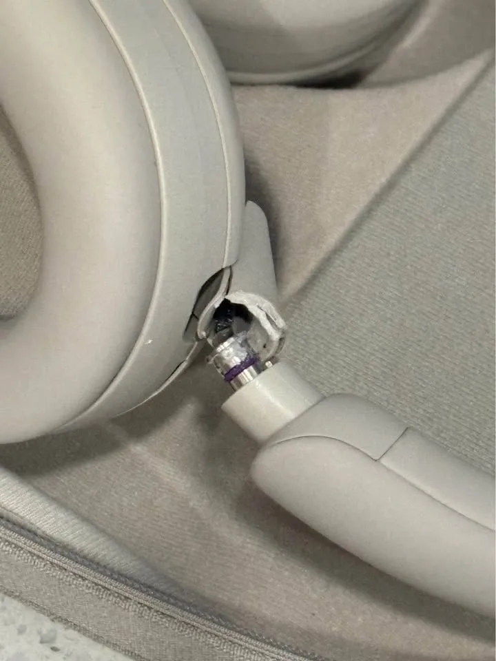 Repair needed - Sony WH-1000XM5 Headphones image indicator(2)