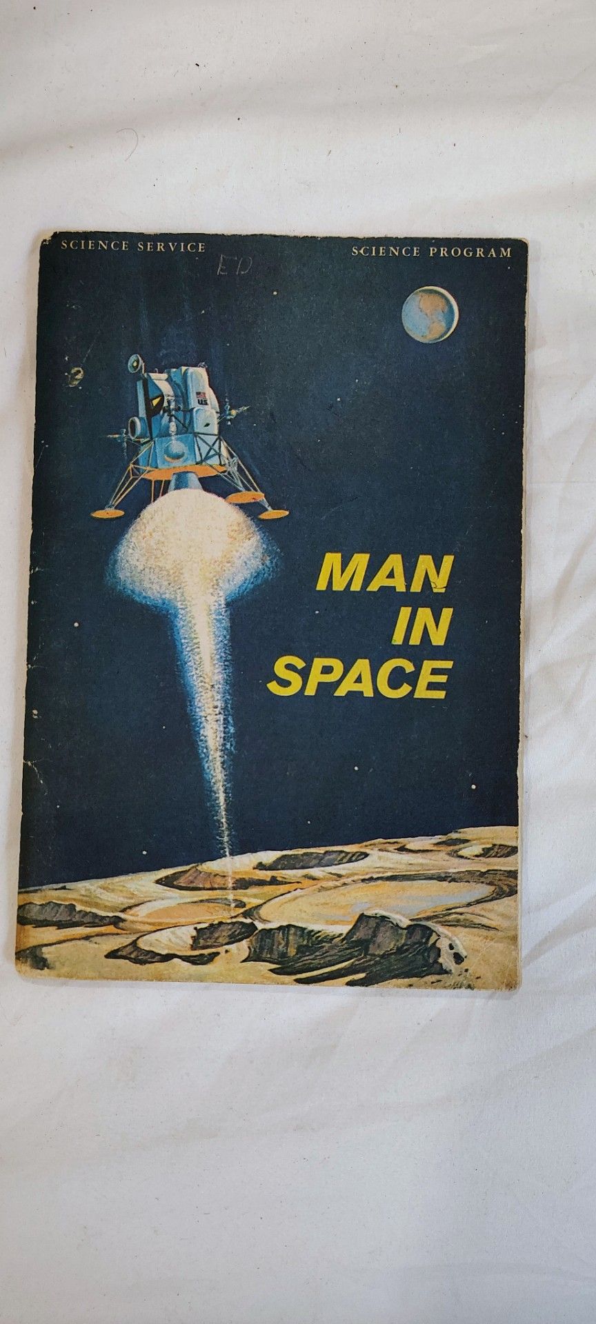 Vintage 1965 Man in Space NASA Apollo Science Booklet - photo 2