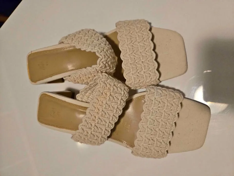 MINT H & M Summer Dress Sandals - Size 7 thumbnail