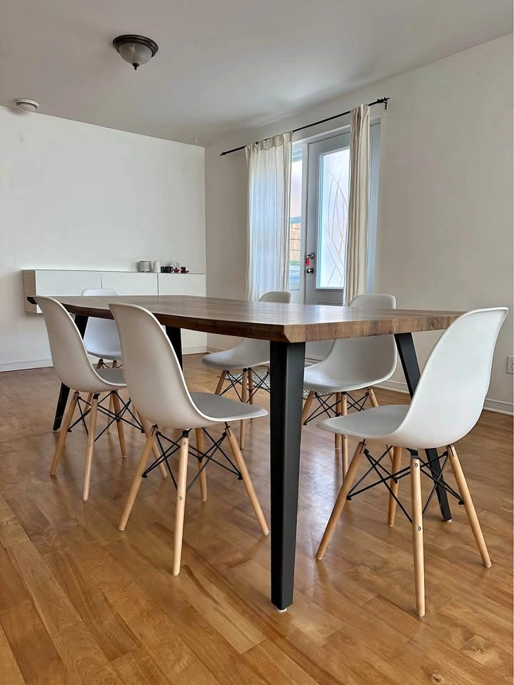 Structube 210 cm (83”) + 6 chairs