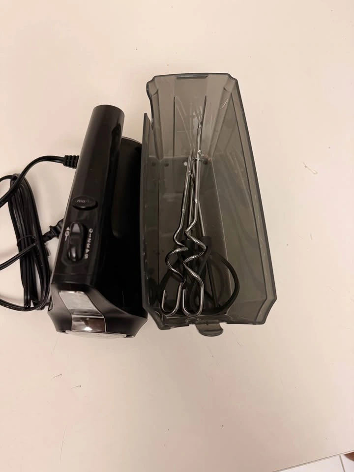 BLACK+DECKER Hand Mixer with Storage Case - photo 3