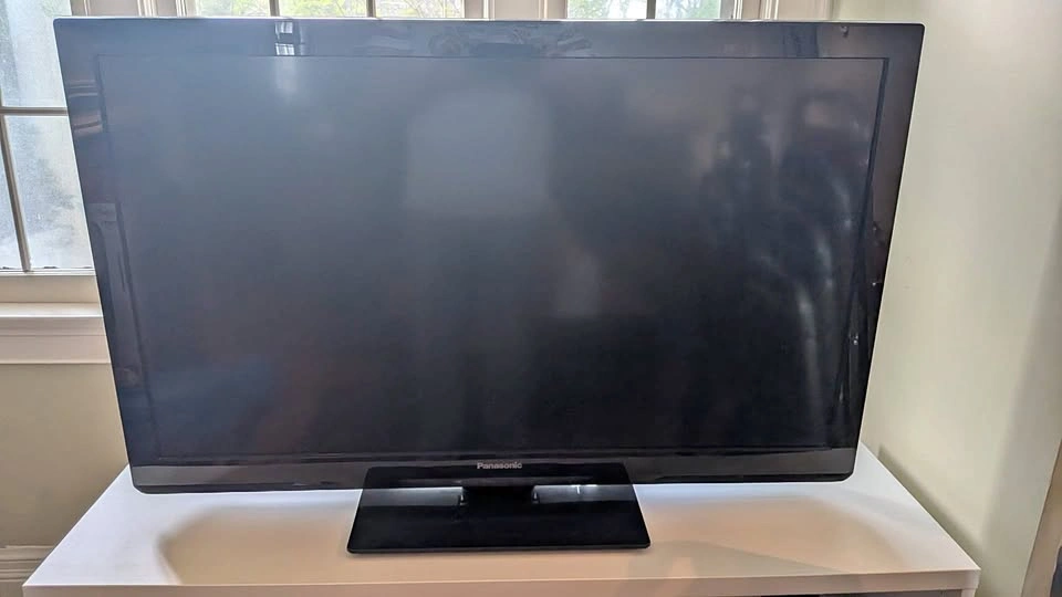 Panasonic Viera 42" TV + Chromecast