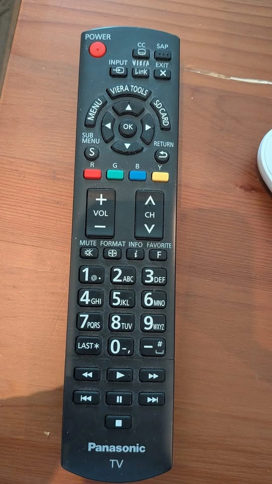 Panasonic Viera 42" TV + Chromecast - photo 5