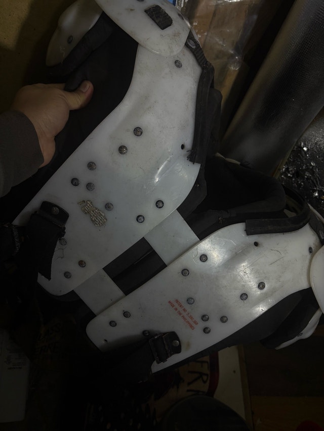 Riddell Warrior IV Shoulder Pads