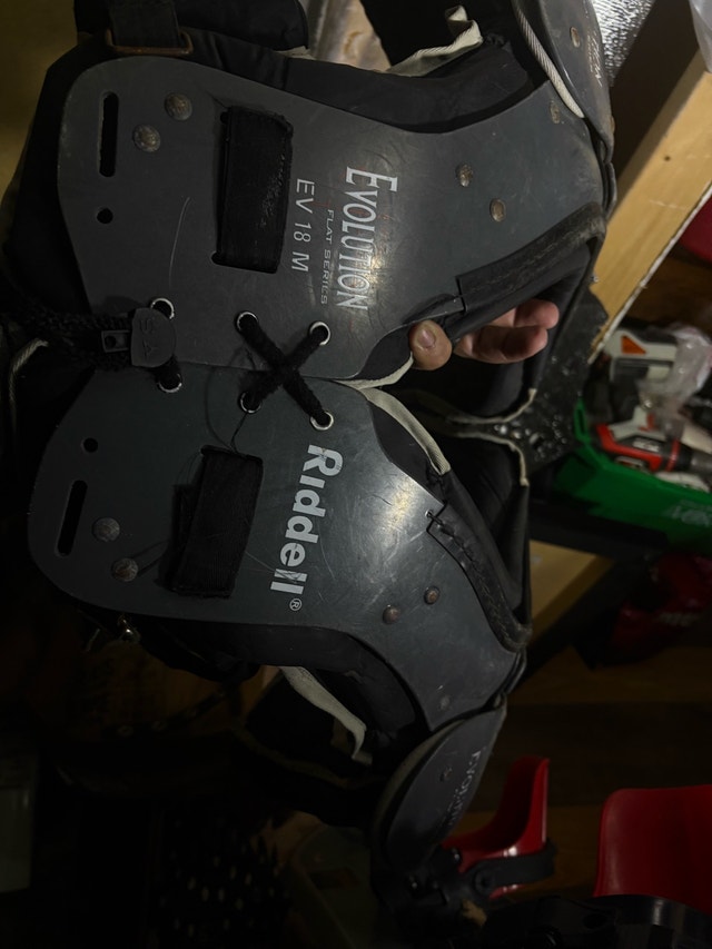 Riddell Evolution Shoulder Pads