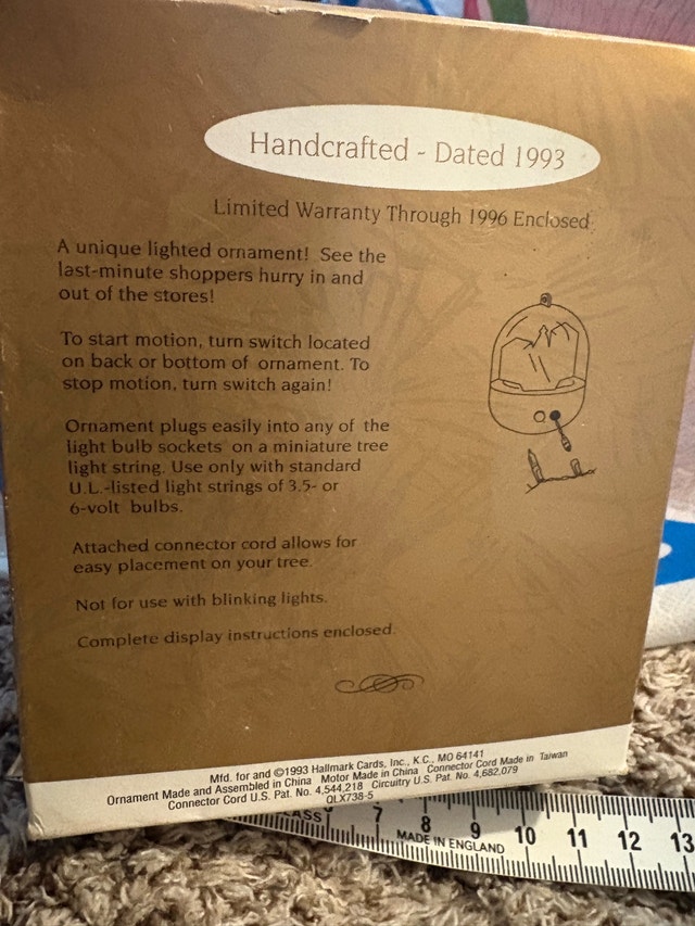 Hallmark Keepsake Ornament: Last-Minute Shopping Light & Motion - photo 2