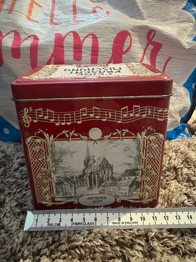 Aachener Dom Tin Plays Christmas Tune