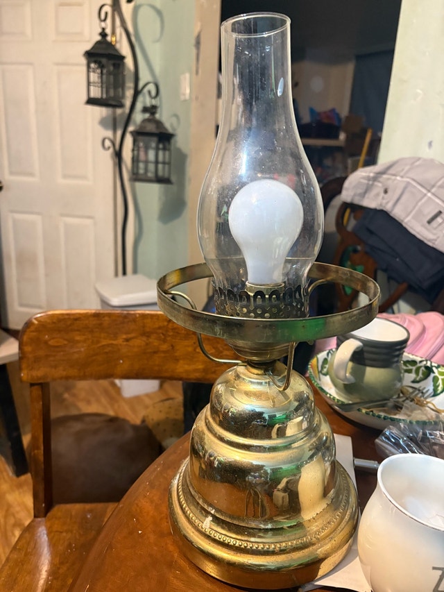 Vintage Style Table Lamp - Brass Tone Base, Glass Shade - photo 2