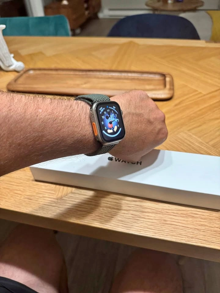 Apple Watch SE 44mm in good condition