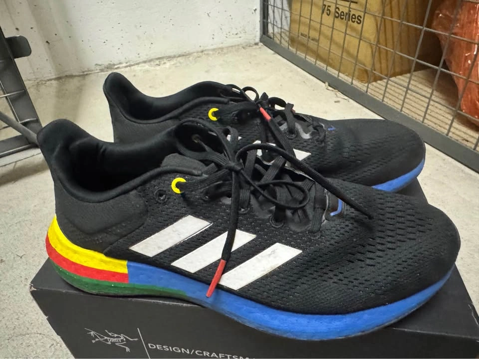 Adidas running shoes colorful sole - photo 2