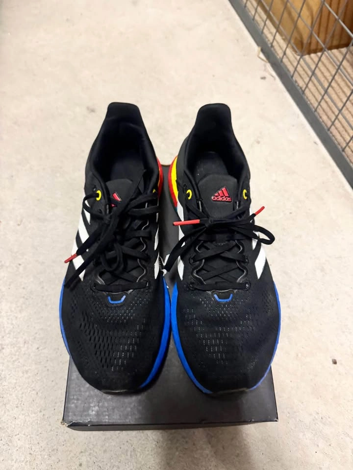 Adidas running shoes colorful sole - photo 3