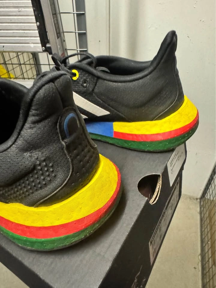 Adidas running shoes colorful sole - photo 5