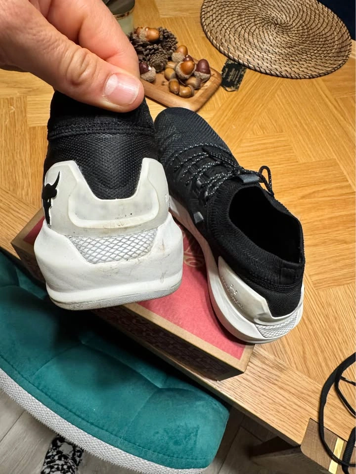 Under Armour Sneakers US 9 - photo 2