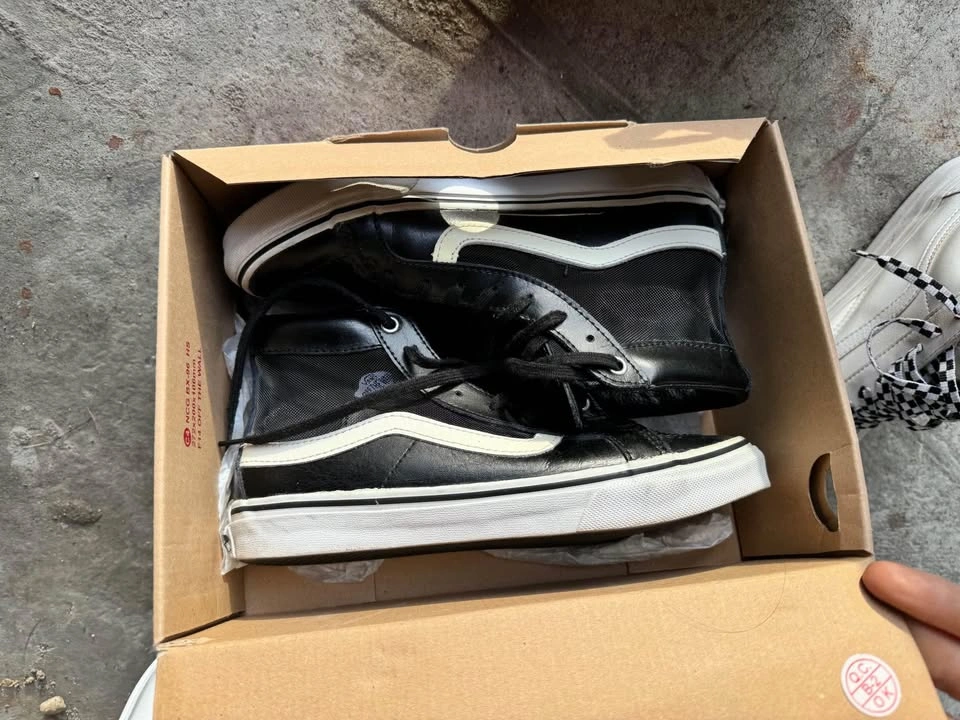 Women’s Vans Black/White Size 6.5