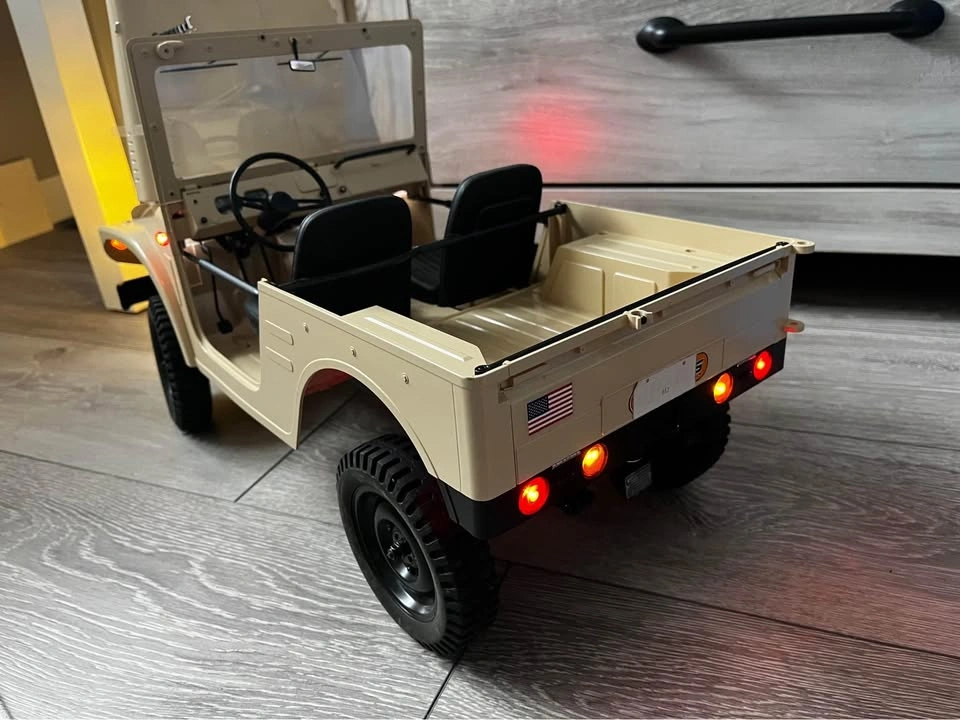 FMS Suzuki Jimmy 1/6 RC - photo 3