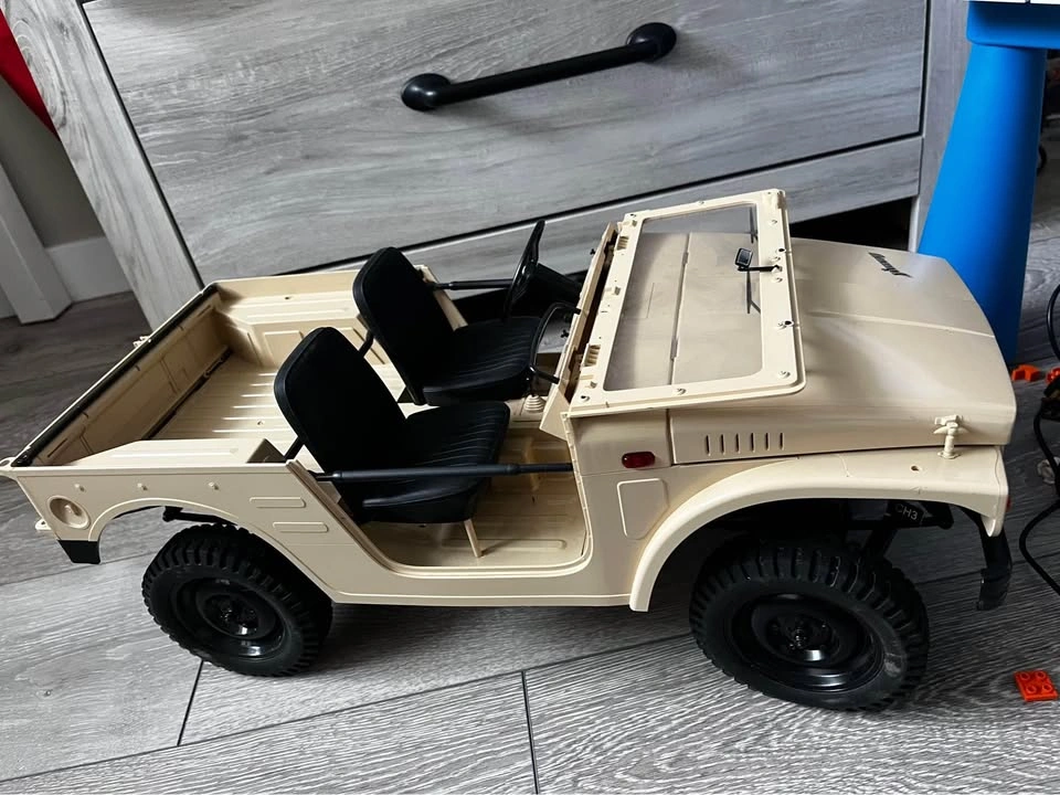 FMS Suzuki Jimmy 1/6 RC - photo 4