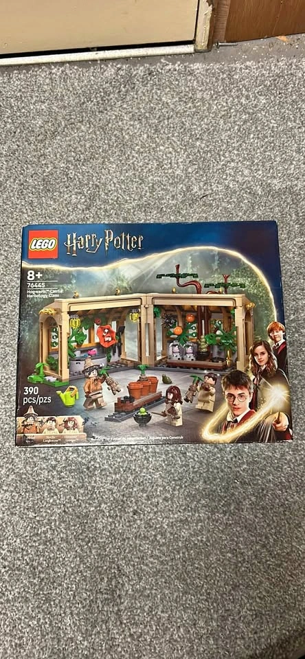 LEGO Harry Potter Hogwarts Herbology Class Set 76445