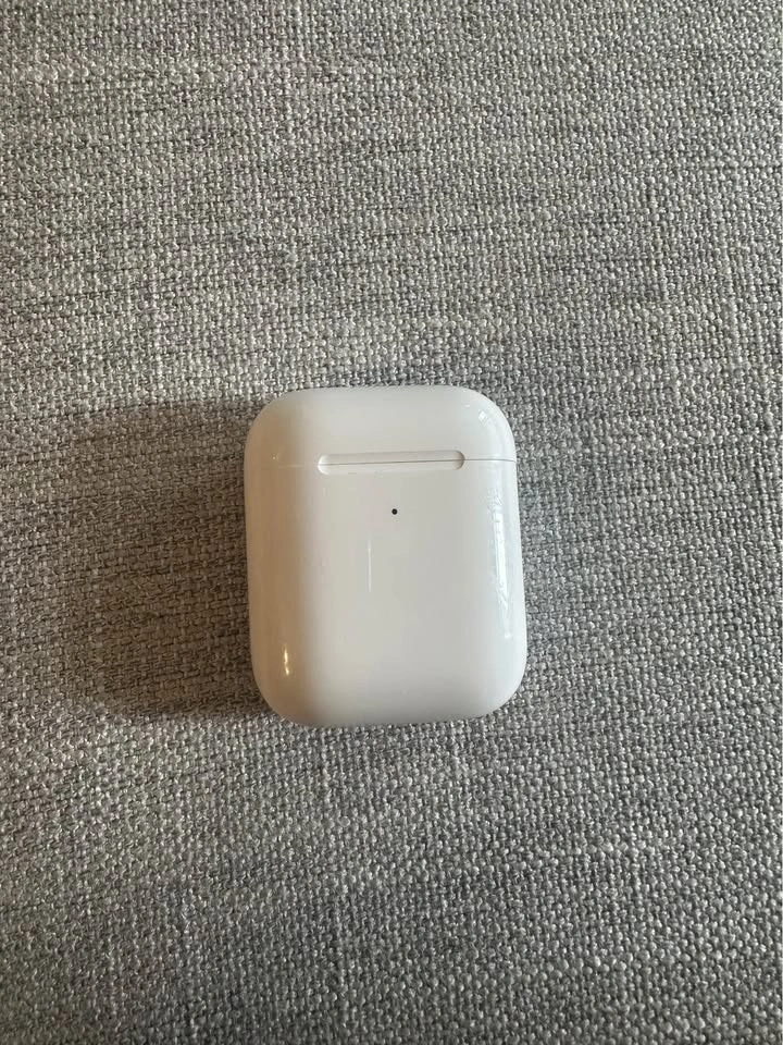Apple AirPods - photo 2