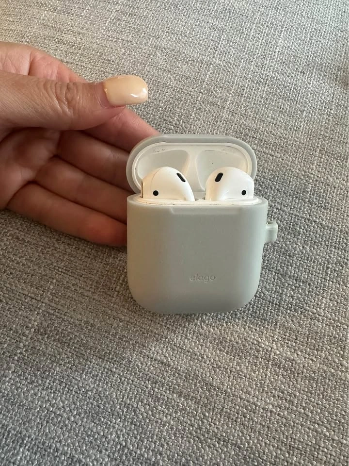 Apple AirPods - photo 4