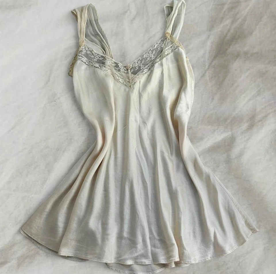 Vintage 100% silk cream slip dress🌸🌷