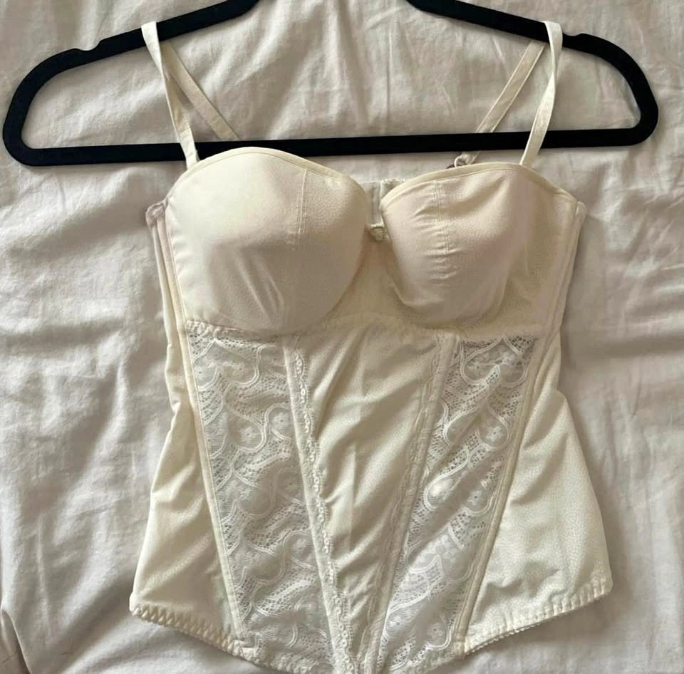 Lace Detail Cream Corset W Heart Gem