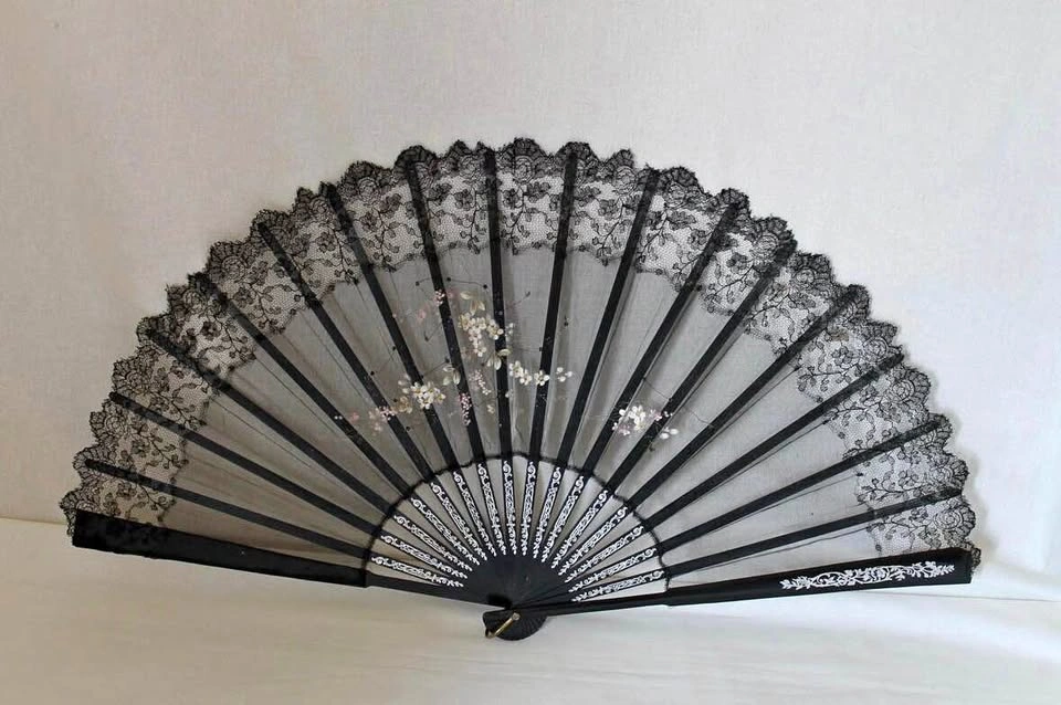 ANTIQUE VICTORIAN FAN