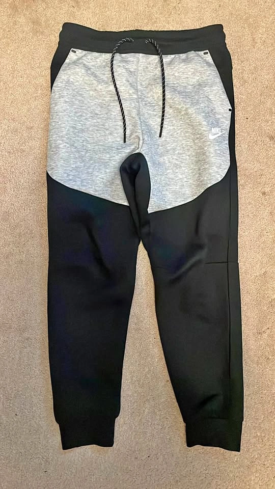 Nike Tech Fleece Pants - Medium