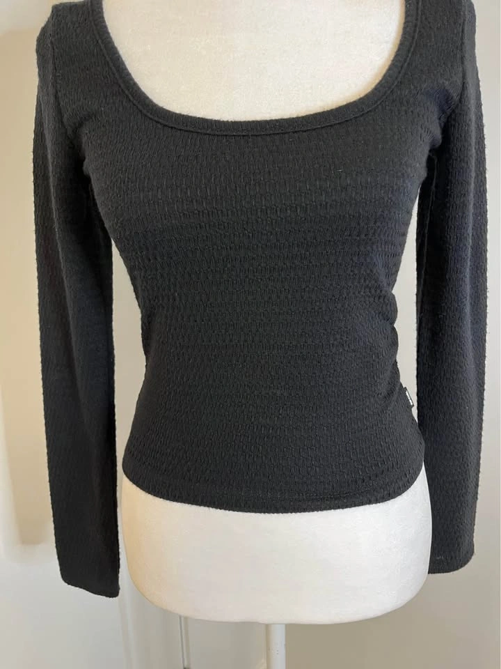 RIPCURL Black Textured Long Sleeve Top - Size S - photo 3