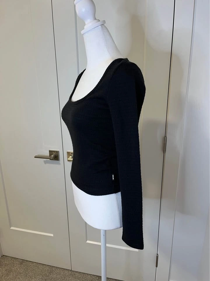 RIPCURL Black Textured Long Sleeve Top - Size S - photo 5