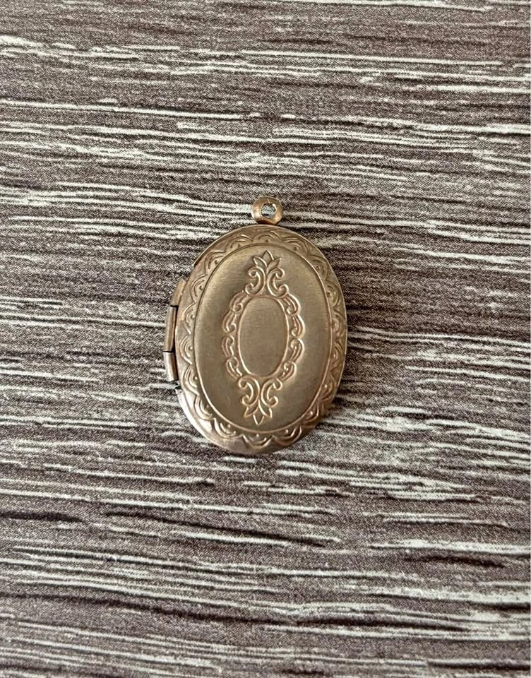 Brass Antique/Vintage Gold Tone Locket
