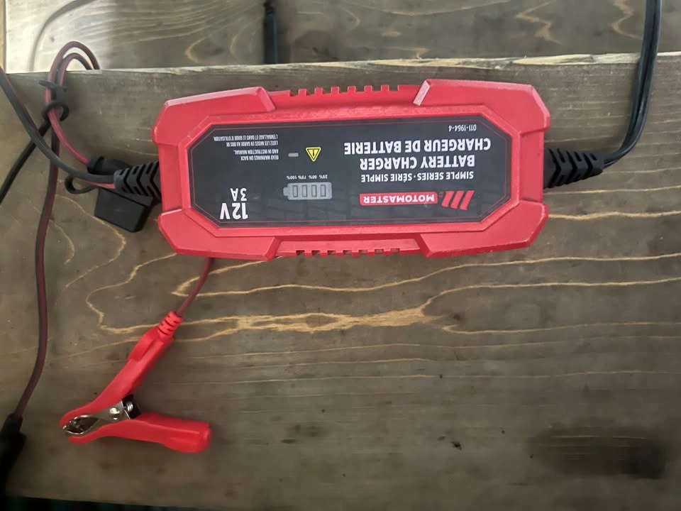 Motomaster Battery Charger - photo 3