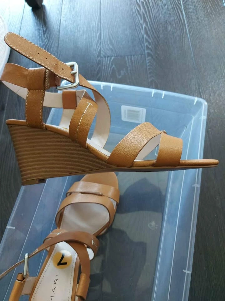 Women sandals on a platform. - photo 2