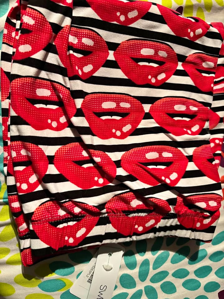 Sweetlegs Lip Pattern Plus2 Leggings New
