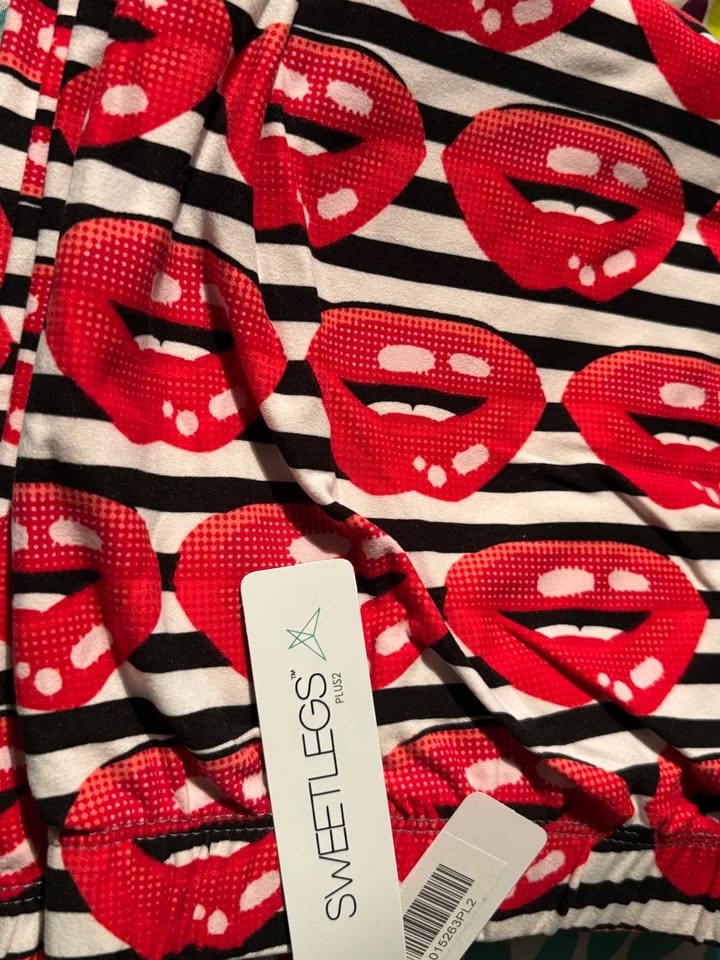 Sweetlegs Lip Pattern Plus2 Leggings New - photo 2