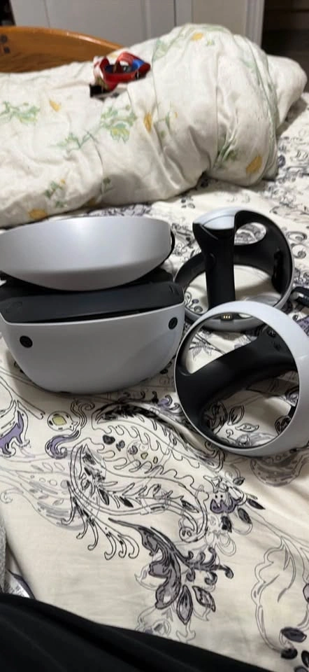 Sony PlayStation VR2 with Sense Controllers - photo 2